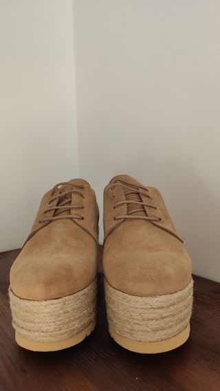 Zapato ante Gaia Shoes, modelo Sasha Brown