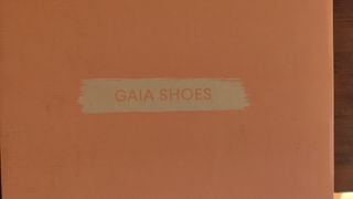 Zapato ante Gaia Shoes, modelo Sasha Brown