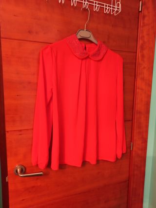 blusa roja manga larga