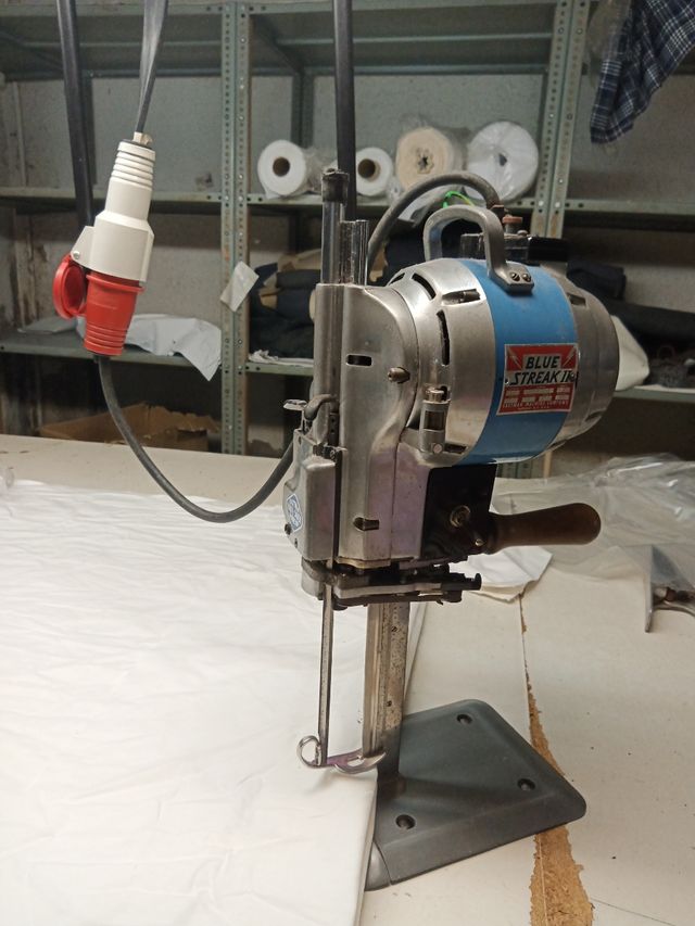 Maquina de corte textil. Blue streak II.