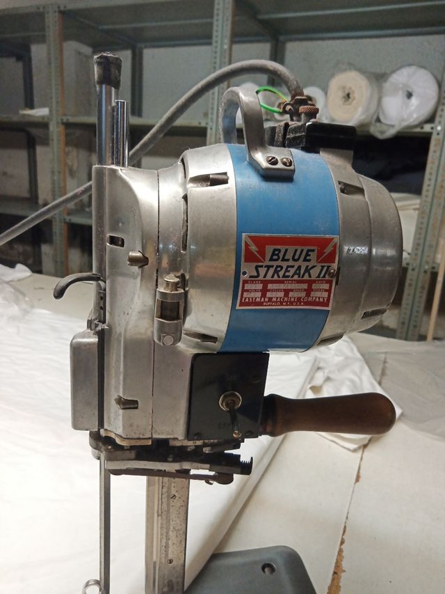 Maquina de corte textil. Blue streak II.