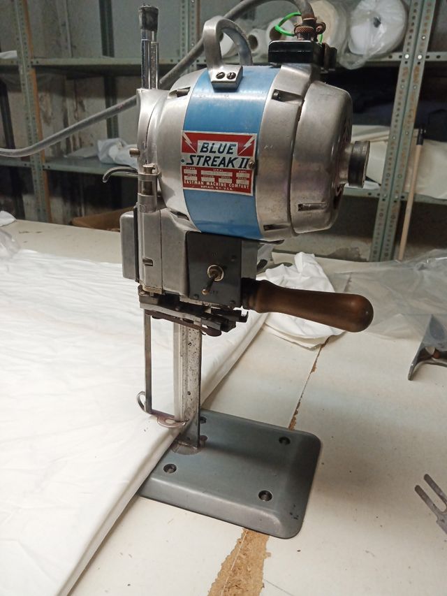 Maquina de corte textil. Blue streak II.