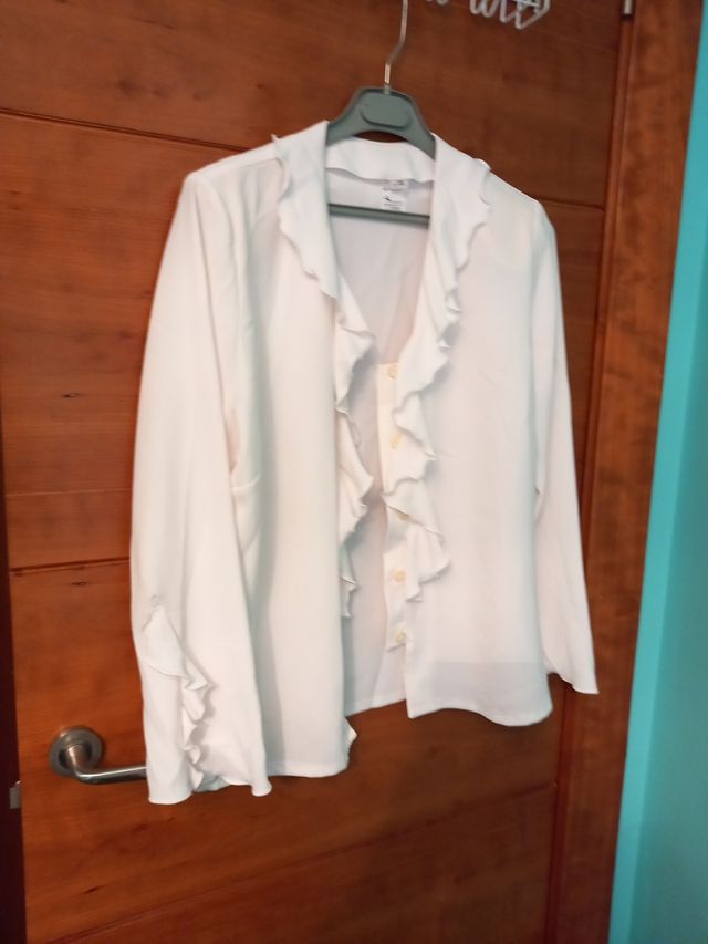 blusa manga larga con volantes