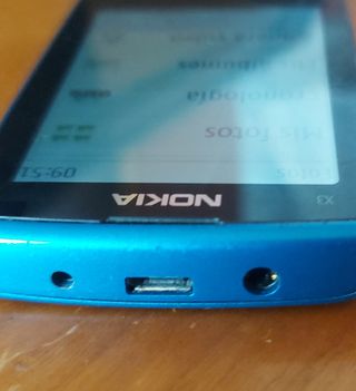 Nokia x3 tactil . Movistar , con cargador .