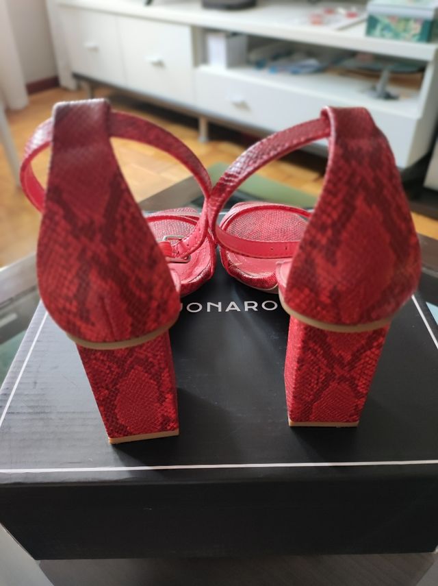 sandalias coral de Bershka