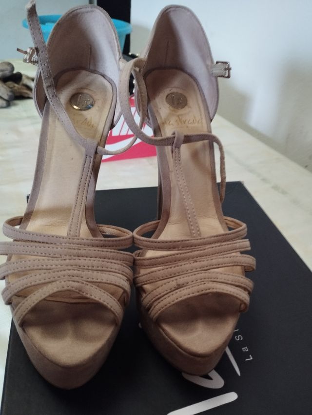 se vende zapatos de tacon