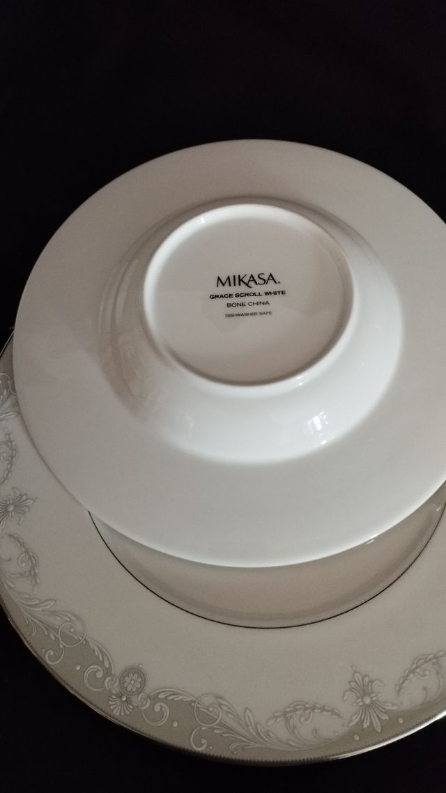 Servizio piatti e caffè x 12 Mikasa