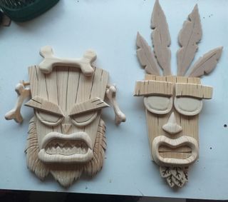 Máscara UKA UKA Crash Bandicoot en madera.
