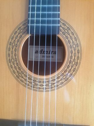 Guitarra española  Admira infante  y funda.