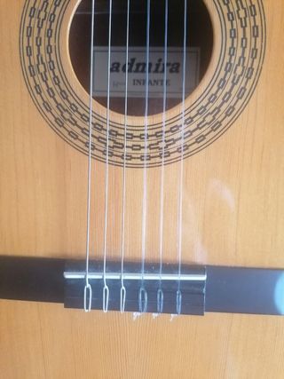 Guitarra española  Admira infante  y funda.