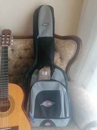 Guitarra española  Admira infante  y funda.