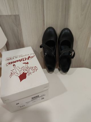 Zapato flamenca talla 26 con hebilla