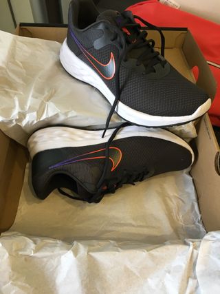 Nike Revolution 6NN antracita