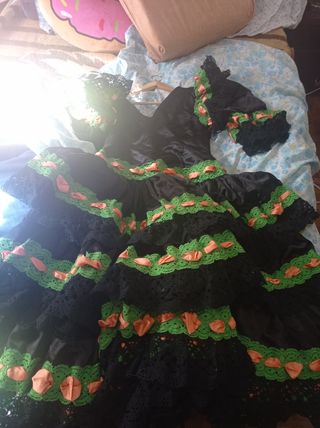 precioso vestido sevillana talla L .. 40 .