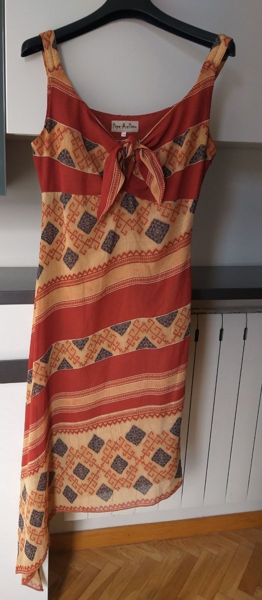 Vestido bajo asimétrico tirantes