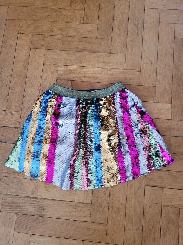 Falda niña , muy bonita.