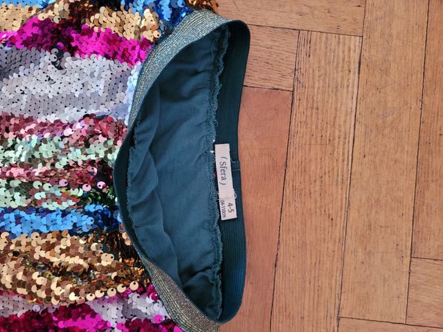 Falda niña , muy bonita.