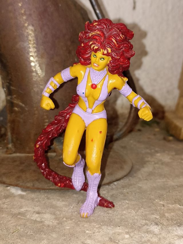 superheroína Starfire o Medusa