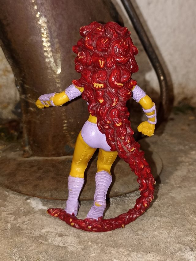 superheroína Starfire o Medusa