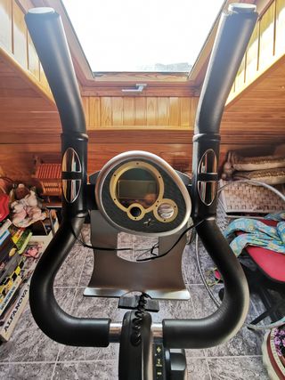 Bicicleta estatica plegable.  Recogida en mano.