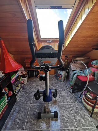 Bicicleta estatica plegable.  Recogida en mano.