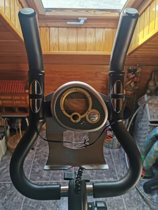 Bicicleta estatica plegable.  Recogida en mano.