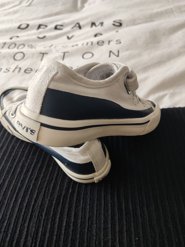 Zapatillas De lona Levis.Talla 28