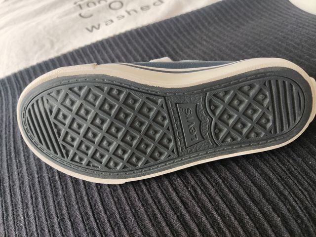 Zapatillas De lona Levis.Talla 28