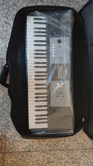 Teclado Yamaha PSR E233