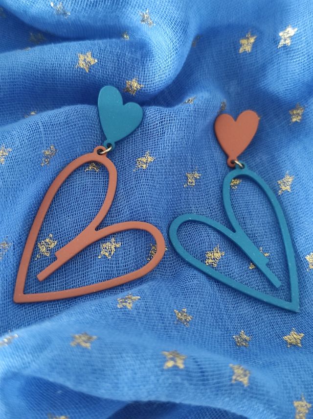 Bellos pendientes coloridos 🤎