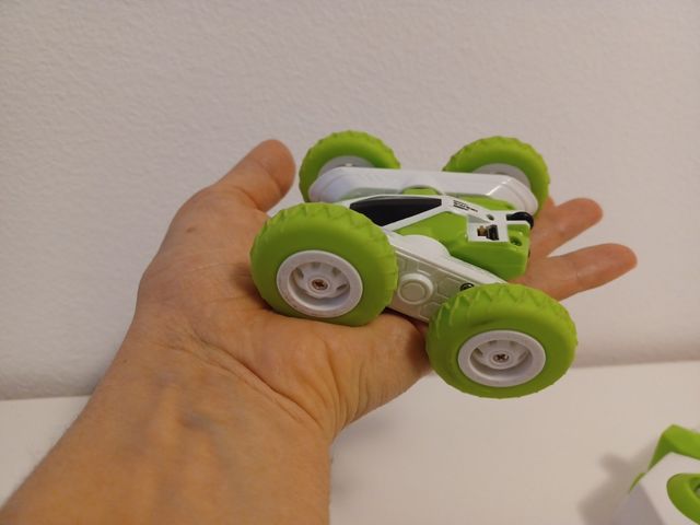 coche teledirigido acrobático