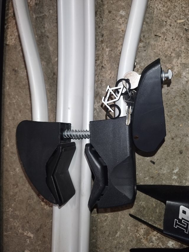 Porta bicicletas y baca para techo.Solo 1