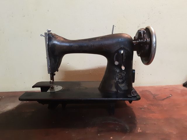 MAQUINA DE COSER ANTIGUA CARCASA