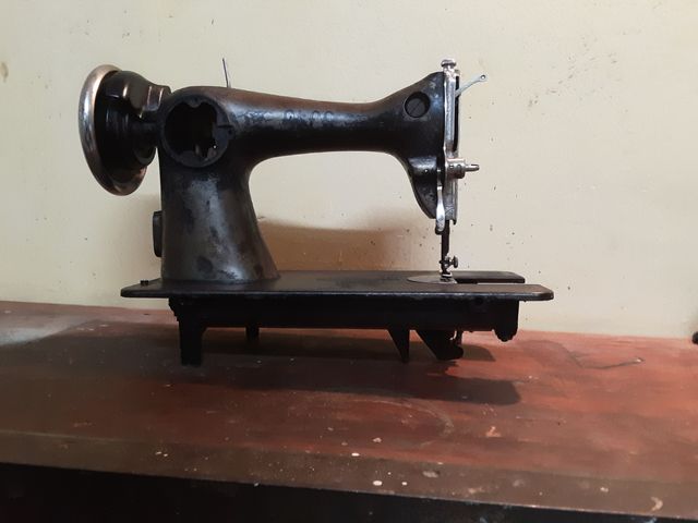 MAQUINA DE COSER ANTIGUA CARCASA