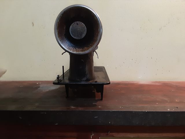 MAQUINA DE COSER ANTIGUA CARCASA