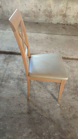 Lote sillas de madera acolchadas