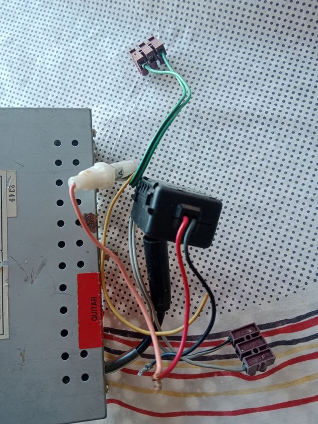 radiocasete con pantalla frontal extraíble
