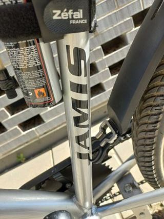 BICICLETA DE PASEO MARCA BOSE CON ACCESORIOS