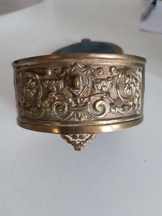 Joyero de bronce