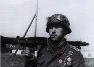 Medalla Virgen del Pilar + Sobre Division Azul