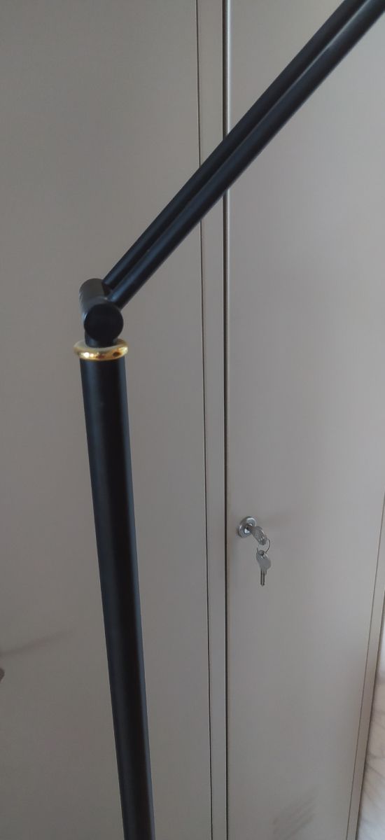 lampara de pie negra