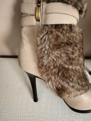 Botines Guess. preciosas botas muy originales