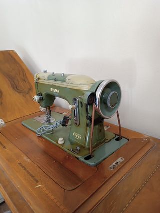 Antigua máquina de coser Sigma Modelo H