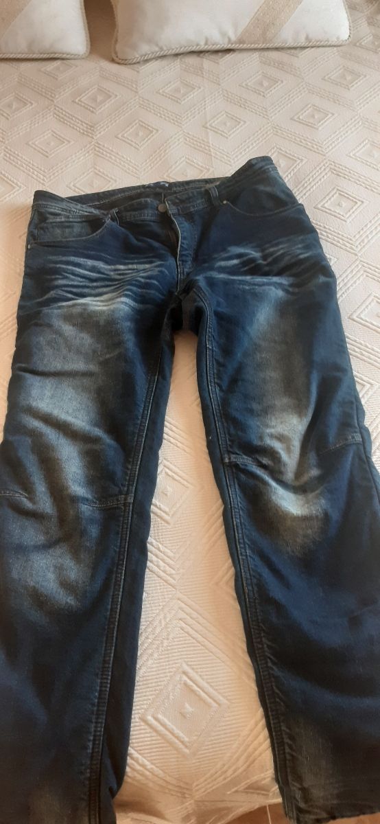 pantalon vaquero de moto