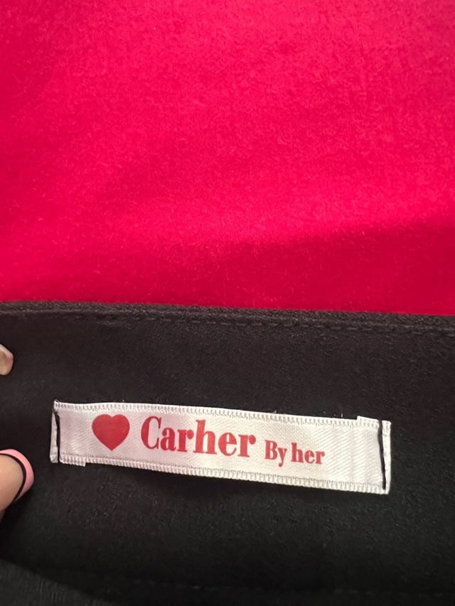 Falda negra con detalle cadena