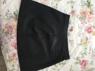 Minifalda negra piel