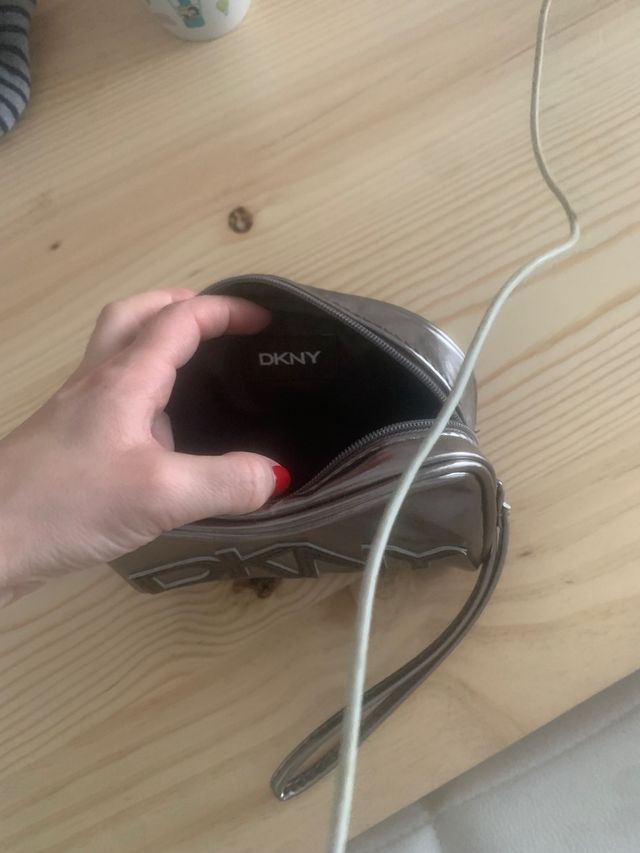 Neceser/cartera/bolso de mano DKNY