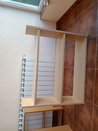 estantería pequeña