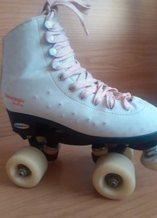 Patines cuatro ruedas. Patinaje artístico.