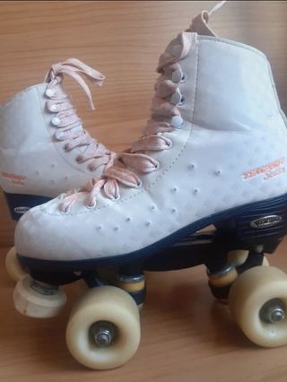 Patines cuatro ruedas. Patinaje artístico.